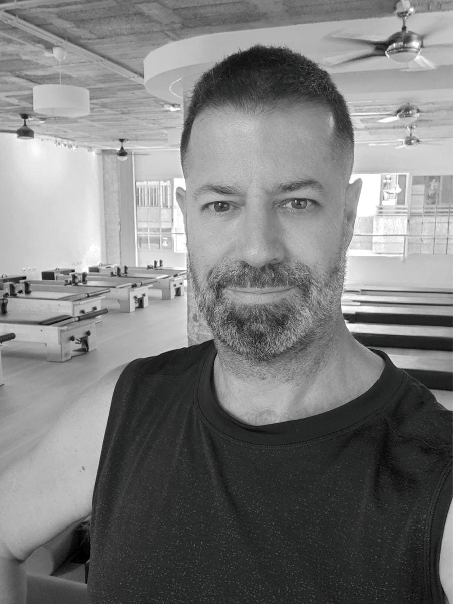 Pilates en Tenerife – IPILATES Instructor de Pilates en Tenerife en estudio moderno y luminoso.